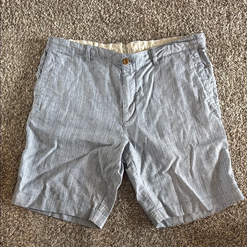 Men's Gray Striped Shorts